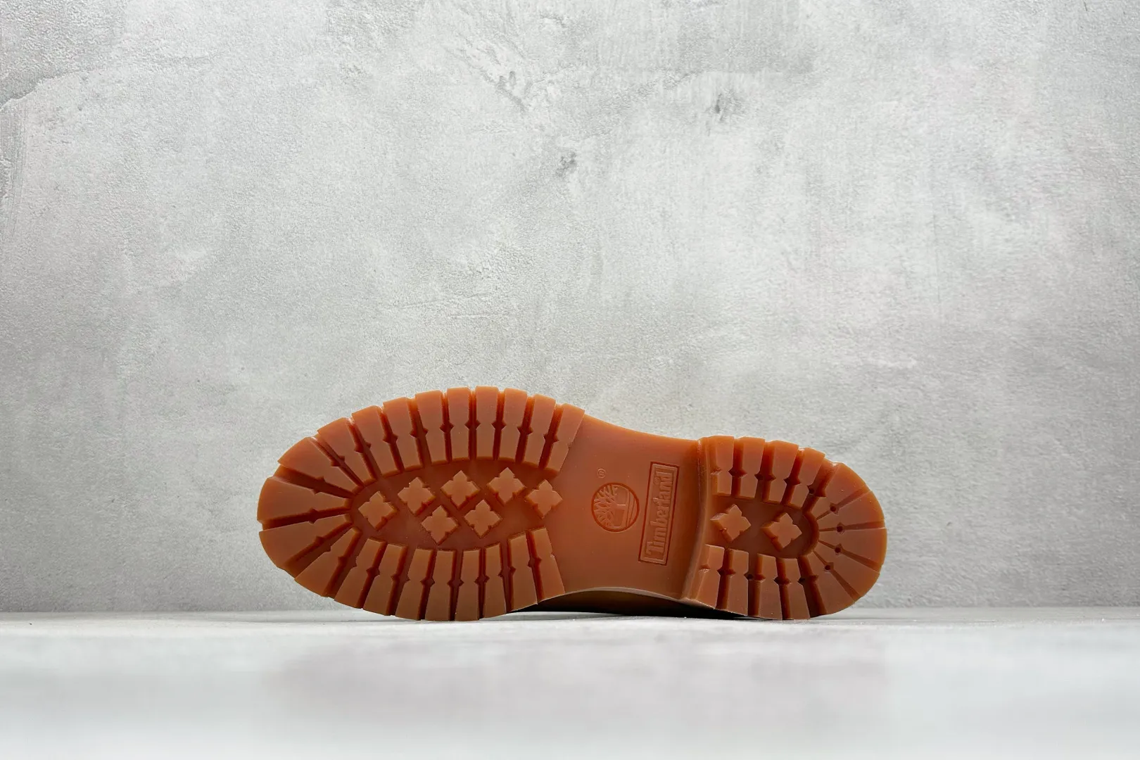 🐲💰 760 terminal store Top chip Timberland/Timberland outdoor mid-cut casual rhubarb boots series Guangdong factory quality Original box original packaging The fabric is made of Italian 🇮🇹 top frosted fine-grained cowhide with anti-odor and anti-corrosion genuine leather latex insoles to give you a perfect wearing experience High-quality and durable A must-have for sportsmen Specially designed to treat those who are not handsome High-quality feet feel first-class Size: 35.5-45 (leather shoe size)